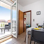 Beautiful In With Kitchen Vir