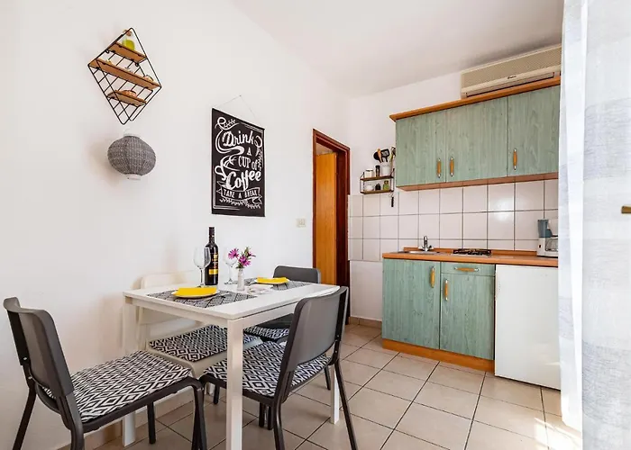 Beautiful In With Kitchen Appartement *